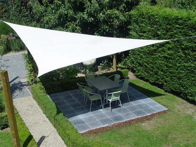 Driehoek 5 x 5 x 7,1 m Coolfit schaduwdoek - sfeer wit